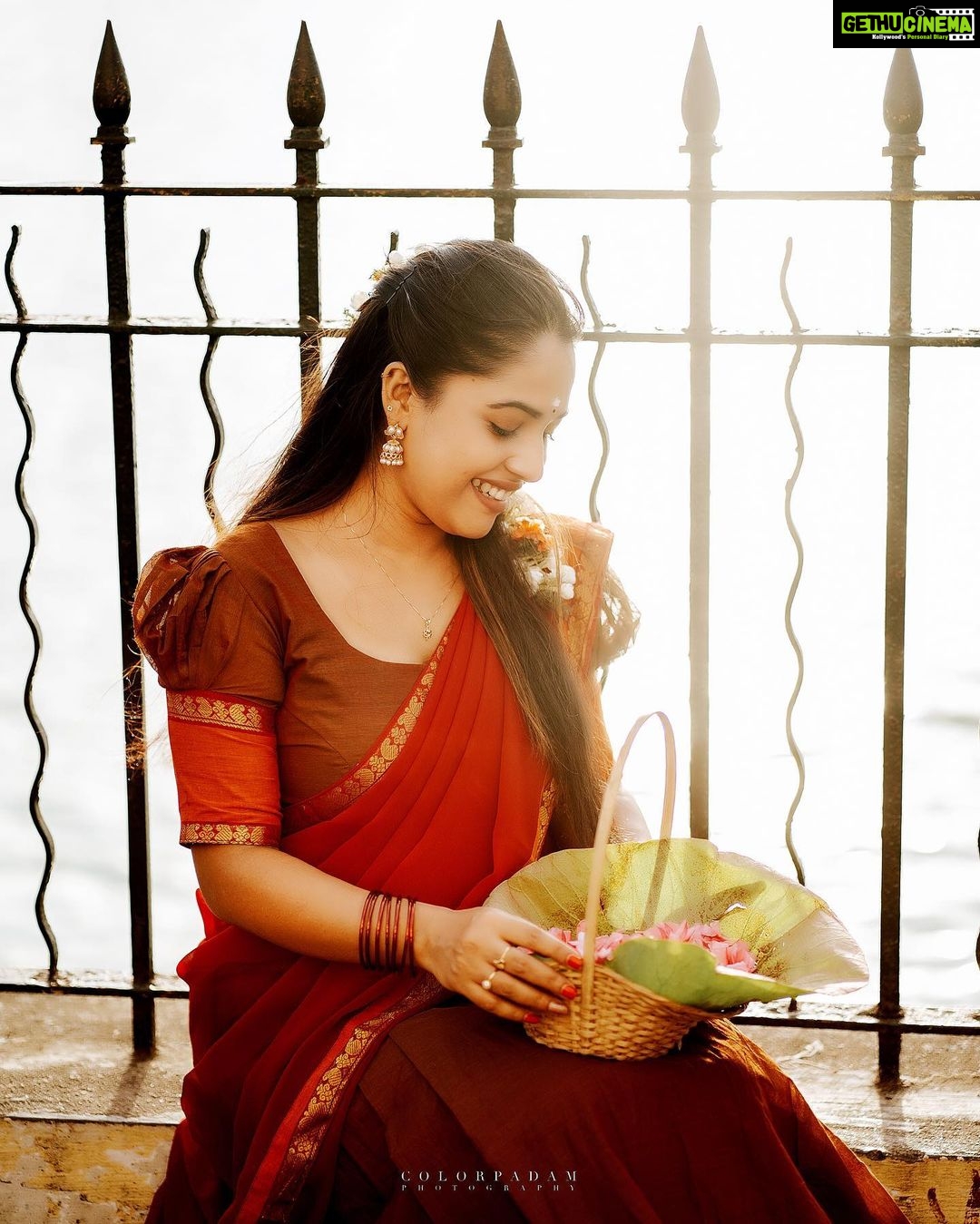 Amrutha Nair Instagram - കുരുക്ഷേത്രത്തിൽ രാവണസംഹാരം... 🥰 ആ യുദ്ധഭൂമിയിൽ സീത സ്വയംവരം... ❤ 📸 @vipinjkumar @colorpadam_photography Outfit @_angelic___threads_ Thiruvananthapuram, Kerala, India