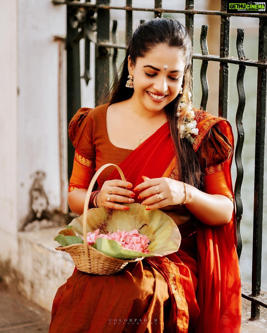 Amrutha Nair Instagram - കുരുക്ഷേത്രത്തിൽ രാവണസംഹാരം... 🥰 ആ യുദ്ധഭൂമിയിൽ സീത സ്വയംവരം... ❤ 📸 @vipinjkumar @colorpadam_photography Outfit @_angelic___threads_ Thiruvananthapuram, Kerala, India