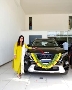 Amrutha Nair Instagram - I am so happy to announce my happy news with all of you in this auspicious day of chingam 1.
Atlast....my dream come true moment has finally arrived
...the journey wasn't easy...honestly i thought a million times about giving up....but thanks to the kind souls around me, especially my mom,she told me to believe in my self and work hard and it will defenitely pay off....and guess what it did....i am grateful to all who supported me in my journey and i am so proud of my self ...let this  be a starting of the bigger accomplishments  i am going to achieve in future ✨

#instagram #kia #sonet #dream