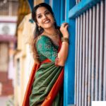Amrutha Nair Instagram - ആയിരം കൺകളാൽ ആ മുഖം കാണുവാൻ ആയിരം കൈകളാൽ മെയ്യോടു ചേർക്കുവാൻ നിന്നെ ഞാൻ കാത്തു നിൽപ്പൂ... 📸 @vipinjkumar Saree @tanirika_collectio MUA @blushingtone_by_veenavineeth Jewellery @blushingtone_rental_jewellery