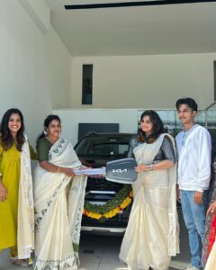 Amrutha Nair Instagram - Receiving the token for my blood and sweat, couldn't be more happy and proud! @amal.nair_ @ambily__nair Outfit @ragaah_