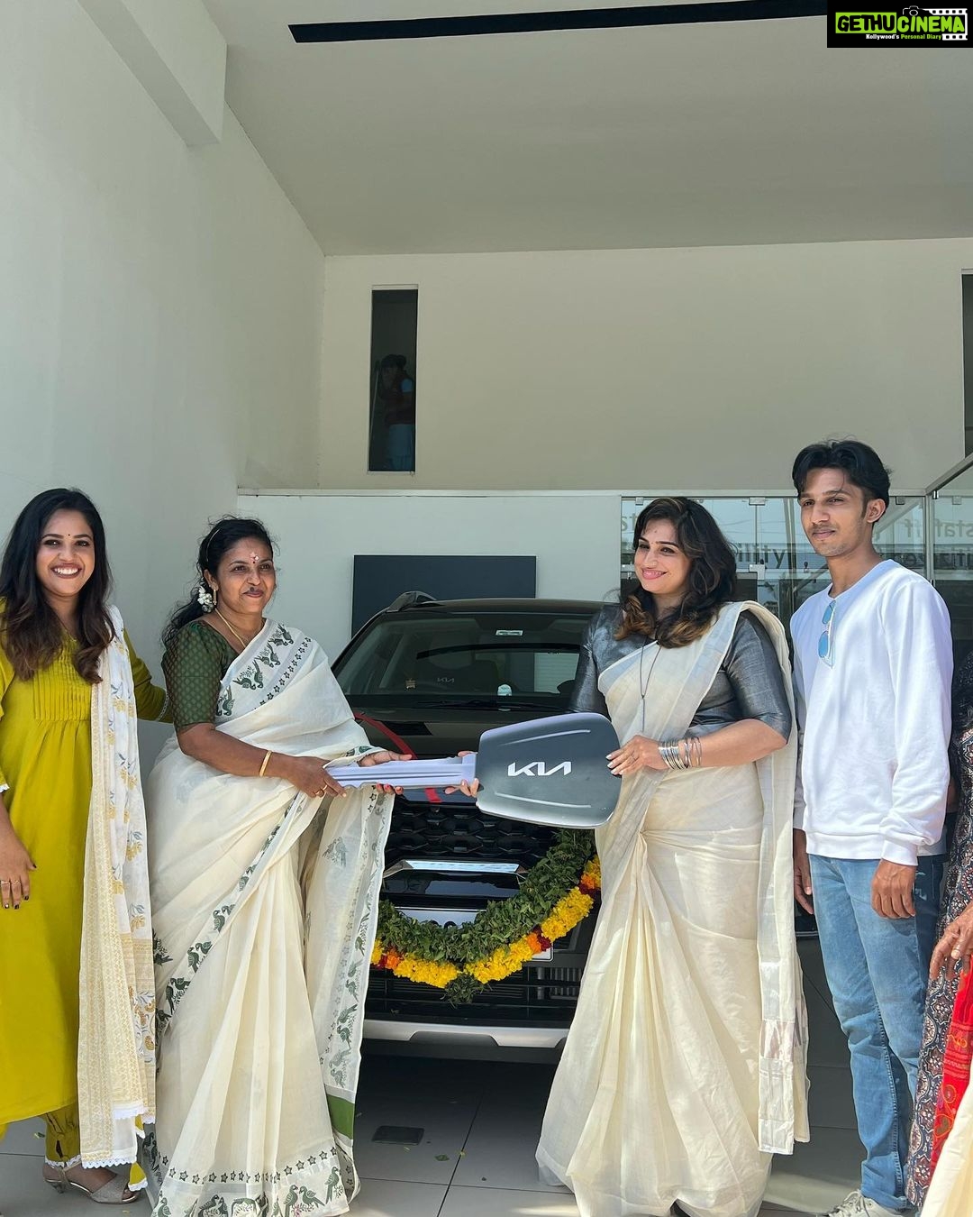 Amrutha Nair Instagram - Receiving the token for my blood and sweat, couldn't be more happy and proud! @amal.nair_ @ambily__nair Outfit @ragaah_
