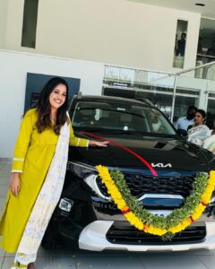 Amrutha Nair Instagram - I am so happy to announce my happy news with all of you in this auspicious day of chingam 1.
Atlast....my dream come true moment has finally arrived
...the journey wasn't easy...honestly i thought a million times about giving up....but thanks to the kind souls around me, especially my mom,she told me to believe in my self and work hard and it will defenitely pay off....and guess what it did....i am grateful to all who supported me in my journey and i am so proud of my self ...let this  be a starting of the bigger accomplishments  i am going to achieve in future ✨

#instagram #kia #sonet #dream