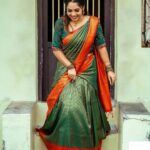 Amrutha Nair Instagram - ആയിരം കൺകളാൽ ആ മുഖം കാണുവാൻ ആയിരം കൈകളാൽ മെയ്യോടു ചേർക്കുവാൻ നിന്നെ ഞാൻ കാത്തു നിൽപ്പൂ... 📸 @vipinjkumar Saree @tanirika_collectio MUA @blushingtone_by_veenavineeth Jewellery @blushingtone_rental_jewellery