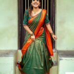 Amrutha Nair Instagram - ആയിരം കൺകളാൽ ആ മുഖം കാണുവാൻ ആയിരം കൈകളാൽ മെയ്യോടു ചേർക്കുവാൻ നിന്നെ ഞാൻ കാത്തു നിൽപ്പൂ... 📸 @vipinjkumar Saree @tanirika_collectio MUA @blushingtone_by_veenavineeth Jewellery @blushingtone_rental_jewellery