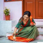 Amrutha Nair Instagram - പവനാരച്ചെഴുതുന്നു കൊലങ്ങളെന്നും കിഴക്കിനികോലായിൽ അരുനോദയം… 📸 @vipinjkumar Saree @tanirika_collectio MUA @blushingtone_by_veenavineeth Jewelry @blushingtone_rental_jewellery