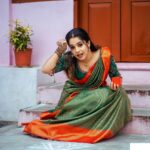 Amrutha Nair Instagram - പവനാരച്ചെഴുതുന്നു കൊലങ്ങളെന്നും കിഴക്കിനികോലായിൽ അരുനോദയം… 📸 @vipinjkumar Saree @tanirika_collectio MUA @blushingtone_by_veenavineeth Jewelry @blushingtone_rental_jewellery
