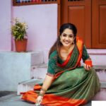 Amrutha Nair Instagram - പവനാരച്ചെഴുതുന്നു കൊലങ്ങളെന്നും കിഴക്കിനികോലായിൽ അരുനോദയം… 📸 @vipinjkumar Saree @tanirika_collectio MUA @blushingtone_by_veenavineeth Jewelry @blushingtone_rental_jewellery