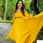 Amrutha Nair Instagram - Be your own reason to smile ♥️ 📸 @vipinjkumar Outfit @orangefashionskdkl MUA @blushingtone_by_veenavineeth Jewelry @blushingtone_rental_jewellery #trending #trendingreels #post #instagram #mallugirl #mallugram #sativiansmedia #amruthanairofficial