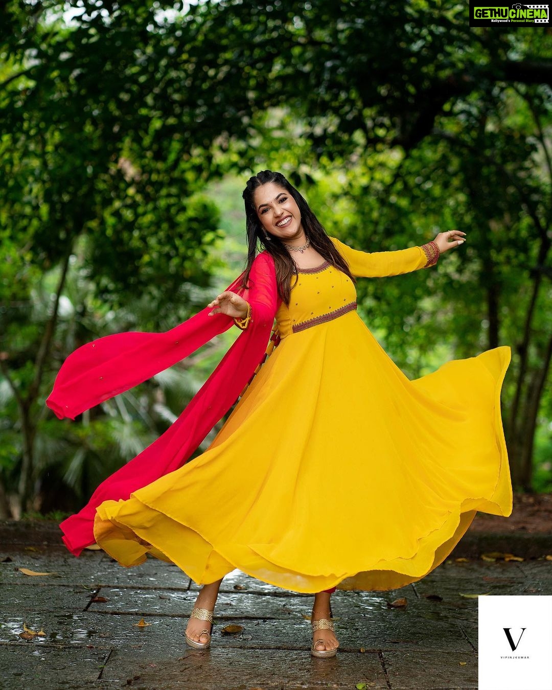 Amrutha Nair Instagram - Be your own reason to smile ♥️ 📸 @vipinjkumar Outfit @orangefashionskdkl MUA @blushingtone_by_veenavineeth Jewelry @blushingtone_rental_jewellery #trending #trendingreels #post #instagram #mallugirl #mallugram #sativiansmedia #amruthanairofficial