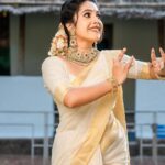 Amrutha Nair Instagram - ഒരിക്കൽ നിന്റെ പ്രണയം സ്വപ്നമായിരുന്നു ഇന്ന് നിന്റെ പ്രണയം എനിക്ക് സ്വന്തമായിരിക്കുന്നു പ്രാണൻപോലെ പ്രീയപ്പെട്ടതാകുന്നു… 📸 @vipinjkumar Attire @saanshi_handloom_kuthambully MUA @blushingtone_by_veenavineeth #trending #instagram #instalove #instagirls #sativiansmedia #mallugram #keralaattraction