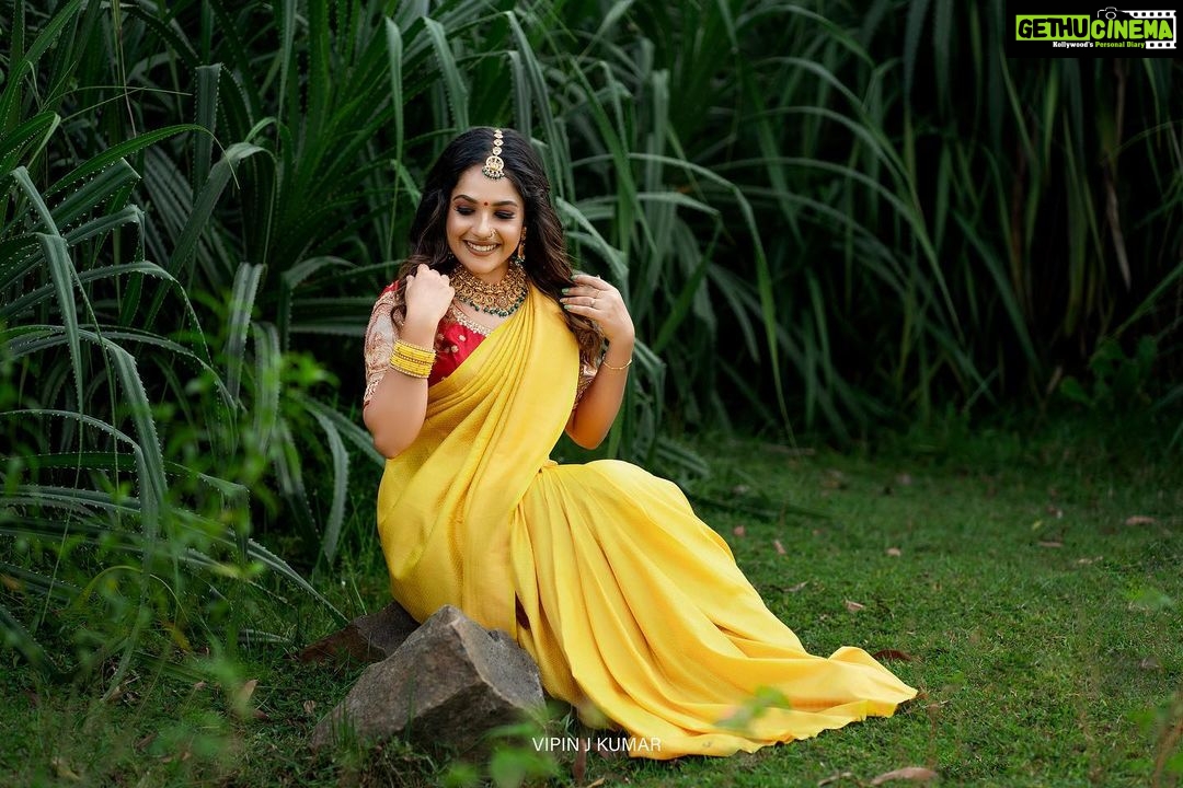 Amrutha Nair Instagram - Yes am smiling because god is always teaching me to be strong ♥️ 📸 @vipinjkumar MUA @roshnistvm Attire @isha_collections_by_rubiya Ornaments @noopura_by_geethu_ullas