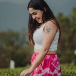 Amrutha Nair Instagram - “Too glam to give a damn.” Location @dreamcatchermunnar
