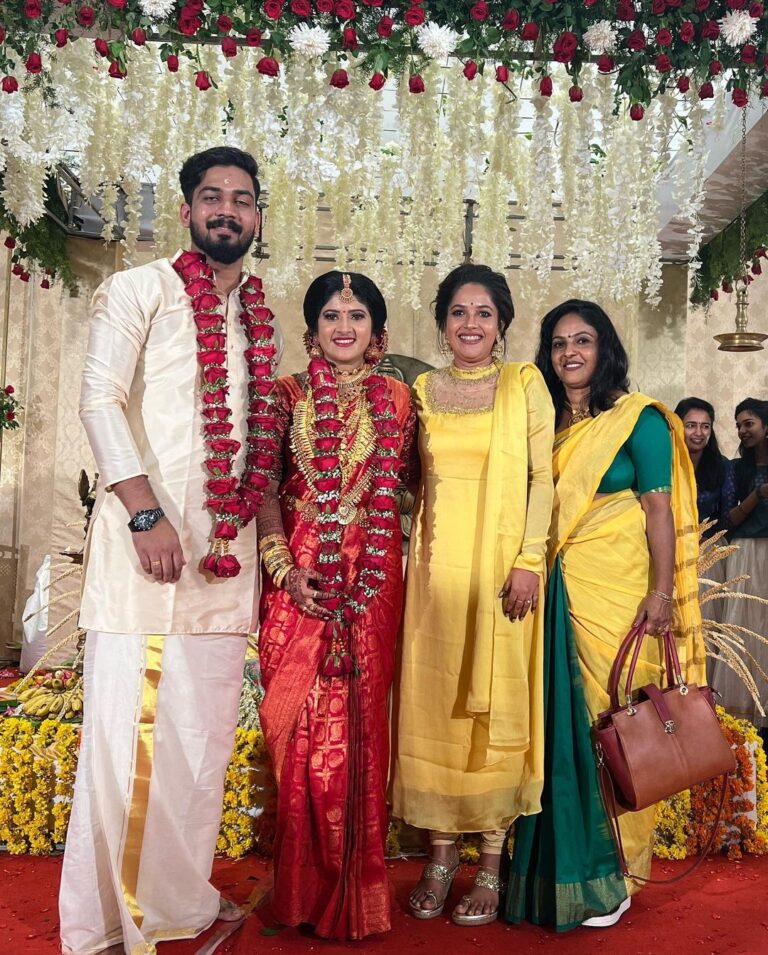 Amrutha Nair Instagram - I cant think of 2 people perfect for this journey than these two let yours life will be beautiful as the love of smile you both have ...happy married life dears❤️ @_aiswarya_devi_official_ Ma costume @shreyasboutique2016 MUA @roshnistvm #sativiansmedia Thiruvananthapuram, Kerala, India