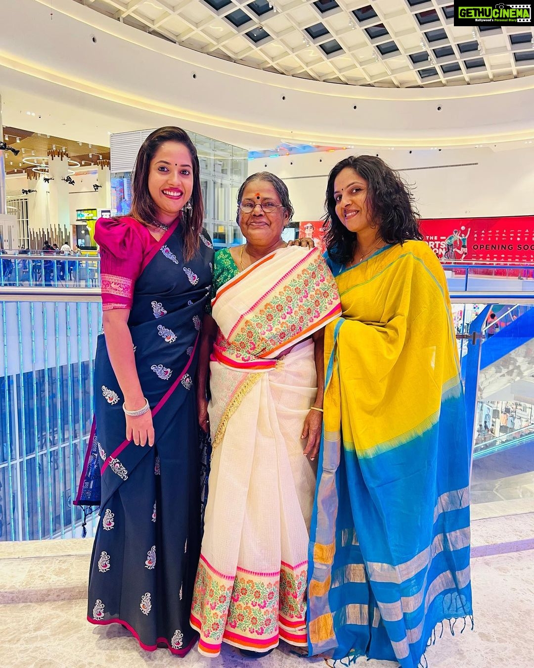 Amrutha Nair Instagram - Happy Moments ❤️😍3 Generations😀 Lulu Mall Trivandrum