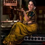Amrutha Nair Instagram - ഐശ്വര്യത്തിന്റെ ദീപങ്ങളക്കട്ടെ ഇനിയങ്ങോട്ടെന്നും……. 📸 @vipinjkumar Saree @aathvyavastra Blouse designed @vybhadesignerstudio MUA @blushingtone_by_veenavineeth Jewellery @aathvya Location @aadisaktthi_ayurveda Thiruvananthapuram, Kerala, India