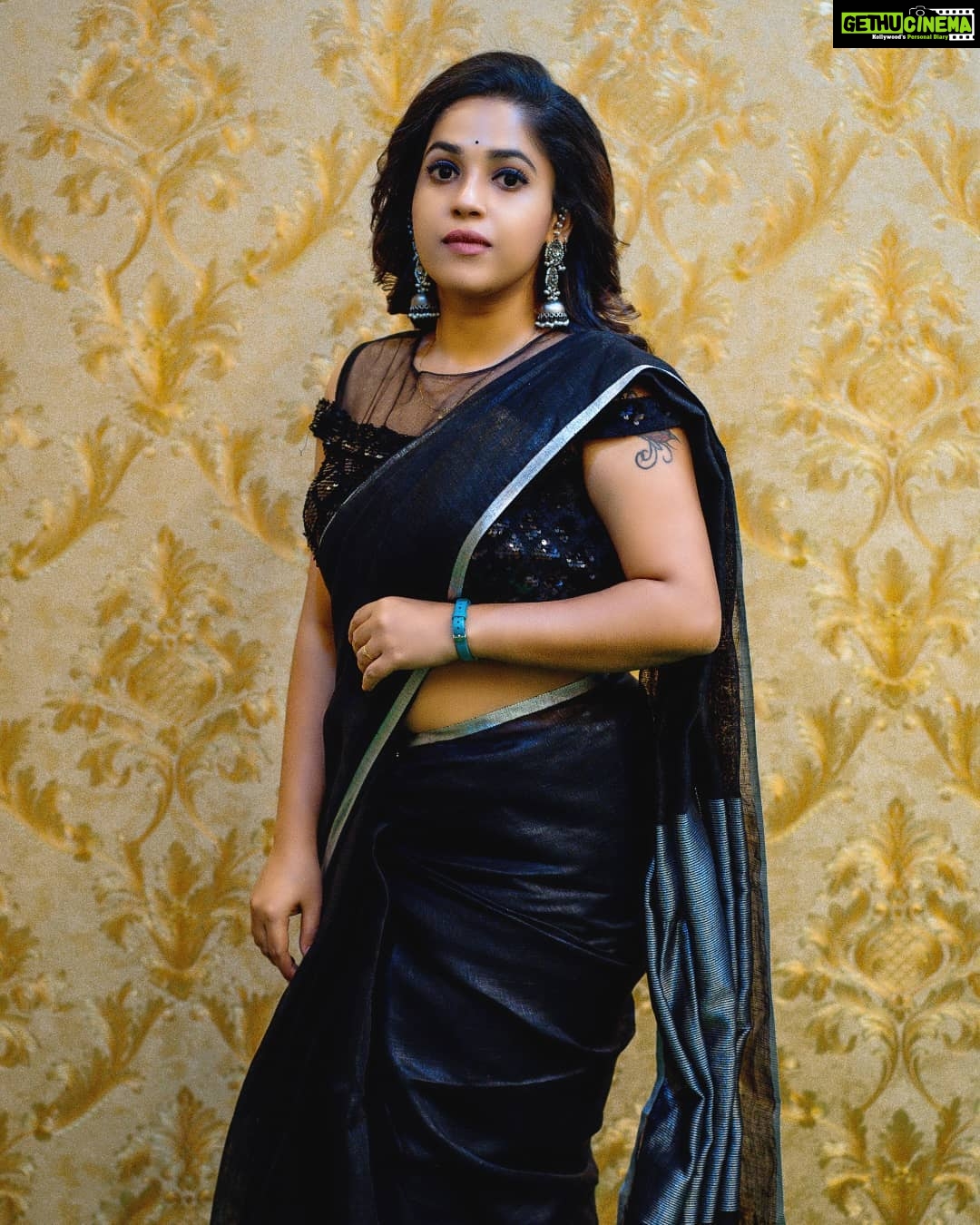 Amrutha Nair Instagram - An iridescent vision of beauty incorporated with elegance, Seematti the Inside Hunt, is a saga that is weaved with the ebullience of sheer craftsmanship merged with exotic designs. Experience luxury and fashion in the most finest and simplest way! The exuberant and vibrant collection in Seematti has left me in awe!! Don't wait for long, as the festival collection is till Jan 15th only. Avail surprise Xmas gifts from Seematti by taking a screenshot of the code that is added in this post. . . @seemattitextiles . . #insideseematti #seematti 📸 @vipinjkumar Hair @roshnistvm