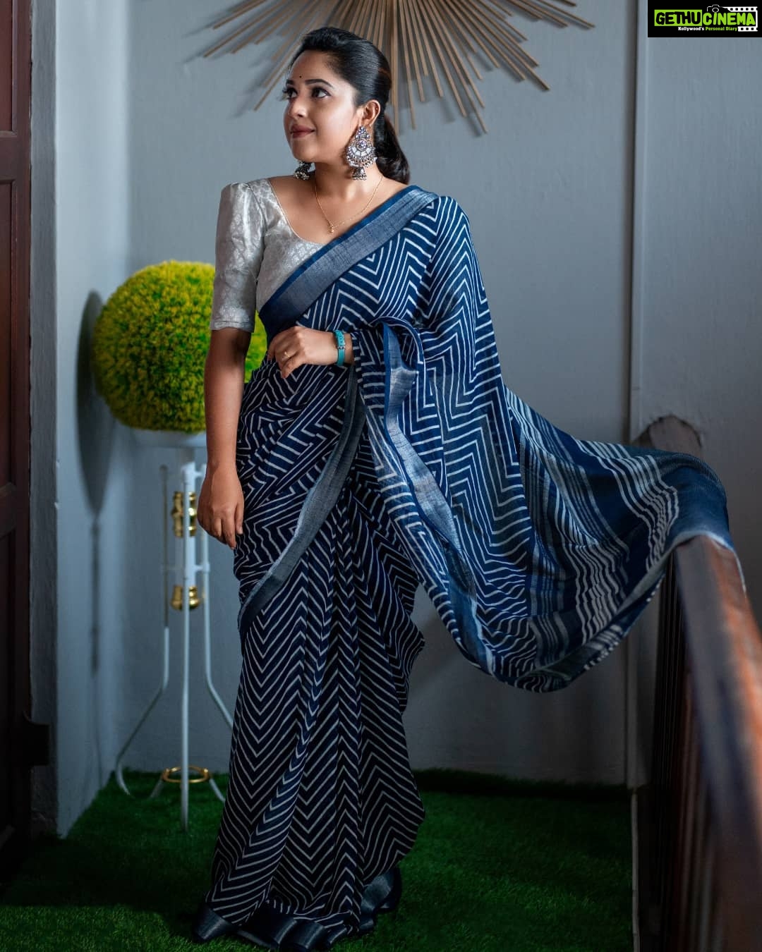 Amrutha Nair Instagram - An iridescent vision of beauty incorporated with elegance, Seematti the Inside Hunt, is a saga that is weaved with the ebullience of sheer craftsmanship merged with exotic designs. Experience luxury and fashion in the most finest and simplest way! The exuberant and vibrant collection in Seematti has left me in awe!! Don't wait for long, as the festival collection is till Jan 15th only. Avail surprise Xmas gifts from Seematti by taking a screenshot of the code that is added in this post. . . @seemattitextiles . . #insideseematti #seematti 📸@vipinjkumar Trivandrum, India