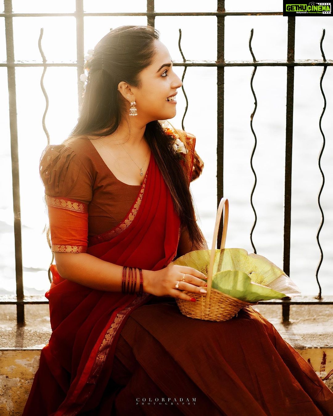 Amrutha Nair Instagram - കുരുക്ഷേത്രത്തിൽ രാവണസംഹാരം... 🥰 ആ യുദ്ധഭൂമിയിൽ സീത സ്വയംവരം... ❤ 📸 @vipinjkumar @colorpadam_photography Outfit @_angelic___threads_ Thiruvananthapuram, Kerala, India