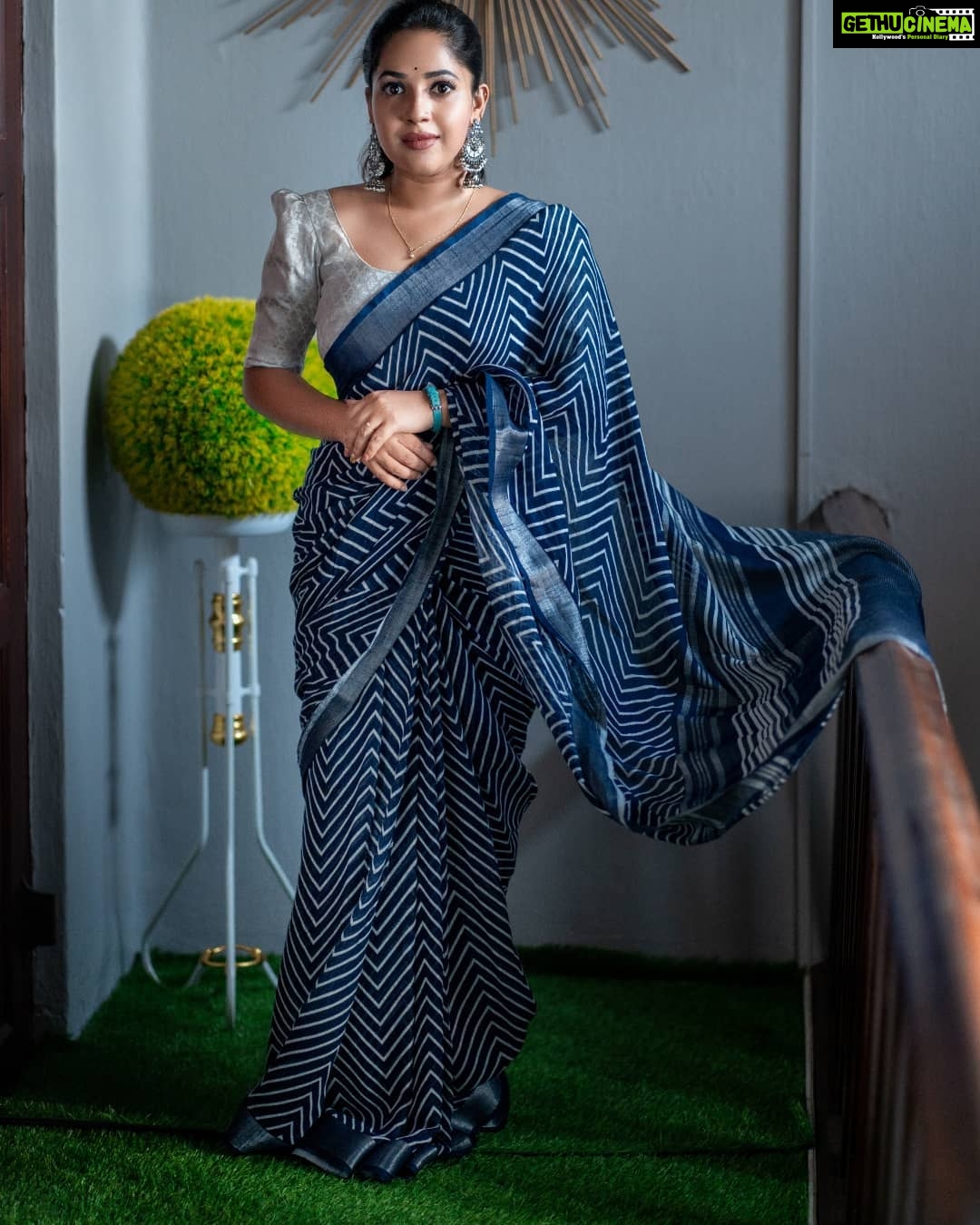 Amrutha Nair Instagram - An iridescent vision of beauty incorporated with elegance, Seematti the Inside Hunt, is a saga that is weaved with the ebullience of sheer craftsmanship merged with exotic designs. Experience luxury and fashion in the most finest and simplest way! The exuberant and vibrant collection in Seematti has left me in awe!! Don't wait for long, as the festival collection is till Jan 15th only. Avail surprise Xmas gifts from Seematti by taking a screenshot of the code that is added in this post. . . @seemattitextiles . . #insideseematti #seematti 📸@vipinjkumar Trivandrum, India