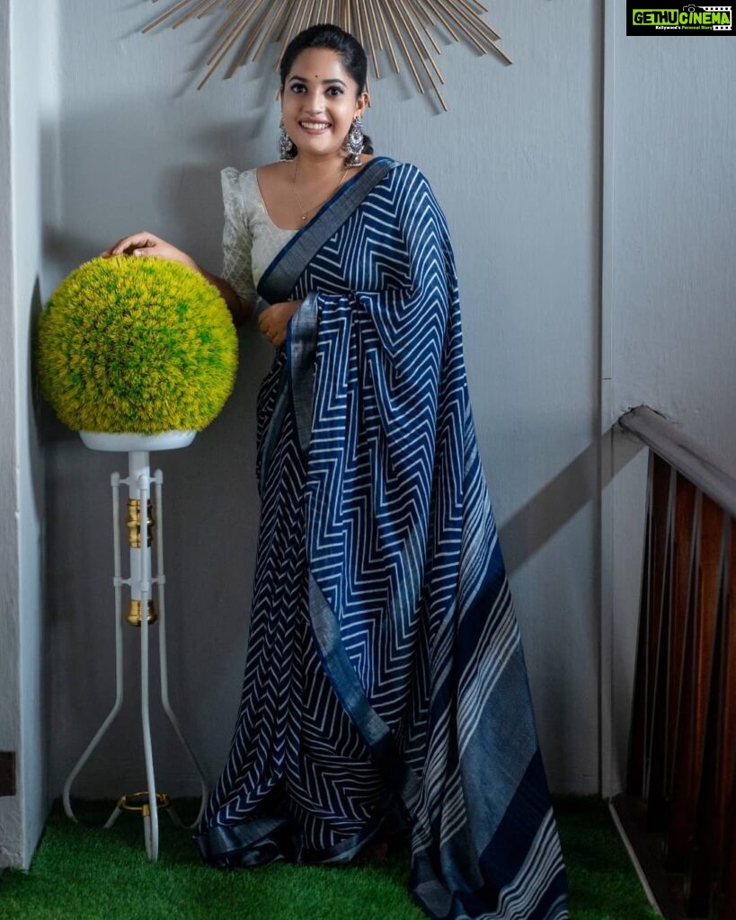 Amrutha Nair Instagram - An iridescent vision of beauty incorporated with elegance, Seematti the Inside Hunt, is a saga that is weaved with the ebullience of sheer craftsmanship merged with exotic designs. Experience luxury and fashion in the most finest and simplest way! The exuberant and vibrant collection in Seematti has left me in awe!! Don't wait for long, as the festival collection is till Jan 15th only. Avail surprise Xmas gifts from Seematti by taking a screenshot of the code that is added in this post. . . @seemattitextiles . . #insideseematti #seematti 📸@vipinjkumar Trivandrum, India