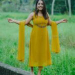 Amrutha Nair Instagram - പാടി തൊടിയിലേതോ പൊന്നാഞ്ഞിലിമേൽ പുലരി വെയിലൊളീ പൂക്കാവടി ആടി തിരു തില്ലാന തിമില തകിലൊടു പാടി..... Attire @brand_nithara_ 📸 @vipinjkumar Thiruvananthapuram, Kerala, India