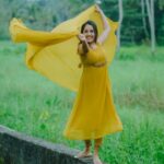 Amrutha Nair Instagram - പാടി തൊടിയിലേതോ പൊന്നാഞ്ഞിലിമേൽ പുലരി വെയിലൊളീ പൂക്കാവടി ആടി തിരു തില്ലാന തിമില തകിലൊടു പാടി..... Attire @brand_nithara_ 📸 @vipinjkumar Thiruvananthapuram, Kerala, India