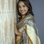 Amrutha Nair Instagram - Just smile ❤ Attire @mayurika_thefreshfashion 📸 @colorpadam_photography MUA @blushingtone_beauty_salon Accessories @aathvyavastra Trivandrum, India