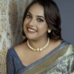 Amrutha Nair Instagram - Just smile ❤ Attire @mayurika_thefreshfashion 📸 @colorpadam_photography MUA @blushingtone_beauty_salon Accessories @aathvyavastra Trivandrum, India