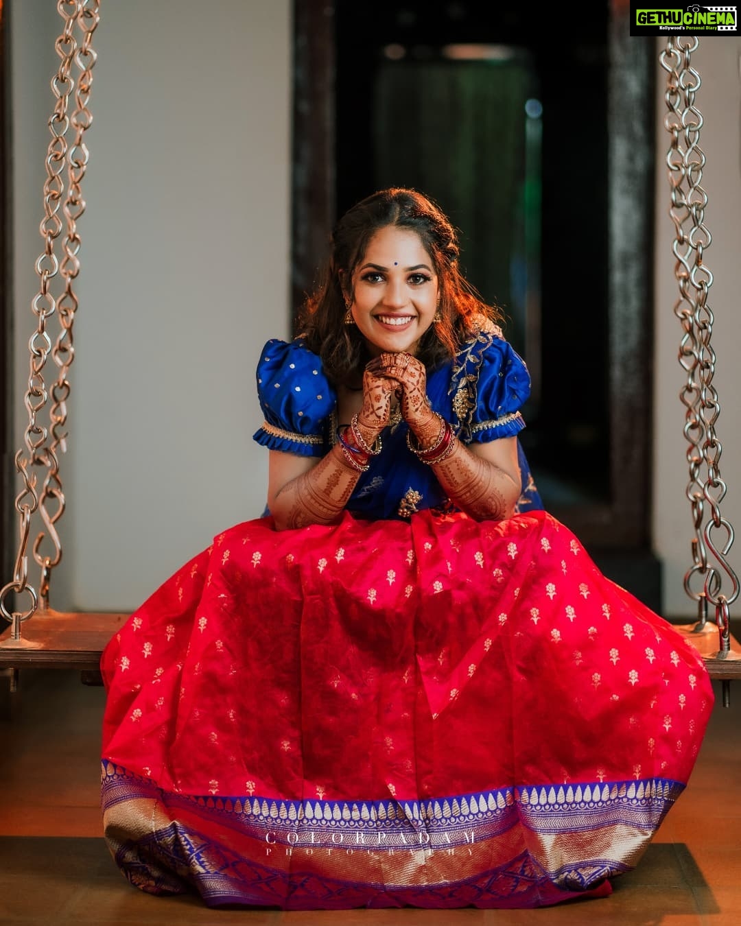 Amrutha Nair Instagram - 400k❤ 😘 കേരളപിറവി ആശംസകൾ ❤ Attire @zaaya_h 📸@colorpadam_photography 💄@brides_of_deepthi Mehandhi @hennabyfathimasubair #Amruthanair#actor #photo #photoshoot #modelsofinstagram #mode #model #makeupartist #motivationalquotes Karamana