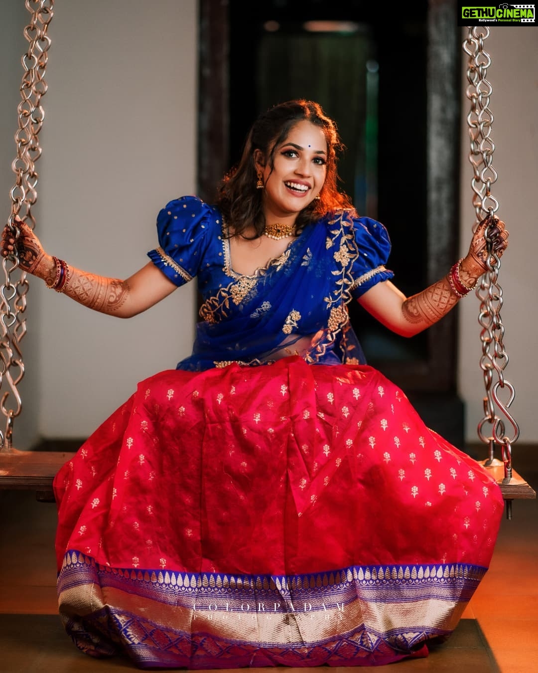 Amrutha Nair Instagram - 400k❤ 😘 കേരളപിറവി ആശംസകൾ ❤ Attire @zaaya_h 📸@colorpadam_photography 💄@brides_of_deepthi Mehandhi @hennabyfathimasubair #Amruthanair#actor #photo #photoshoot #modelsofinstagram #mode #model #makeupartist #motivationalquotes Karamana