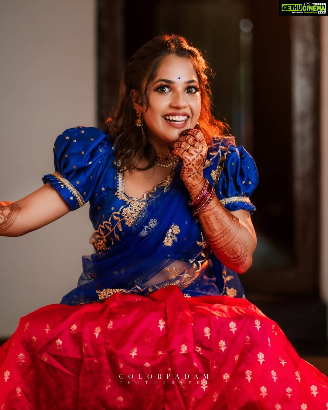 Amrutha Nair Instagram - 400k❤ 😘 കേരളപിറവി ആശംസകൾ ❤ Attire @zaaya_h 📸@colorpadam_photography 💄@brides_of_deepthi Mehandhi @hennabyfathimasubair #Amruthanair#actor #photo #photoshoot #modelsofinstagram #mode #model #makeupartist #motivationalquotes Karamana