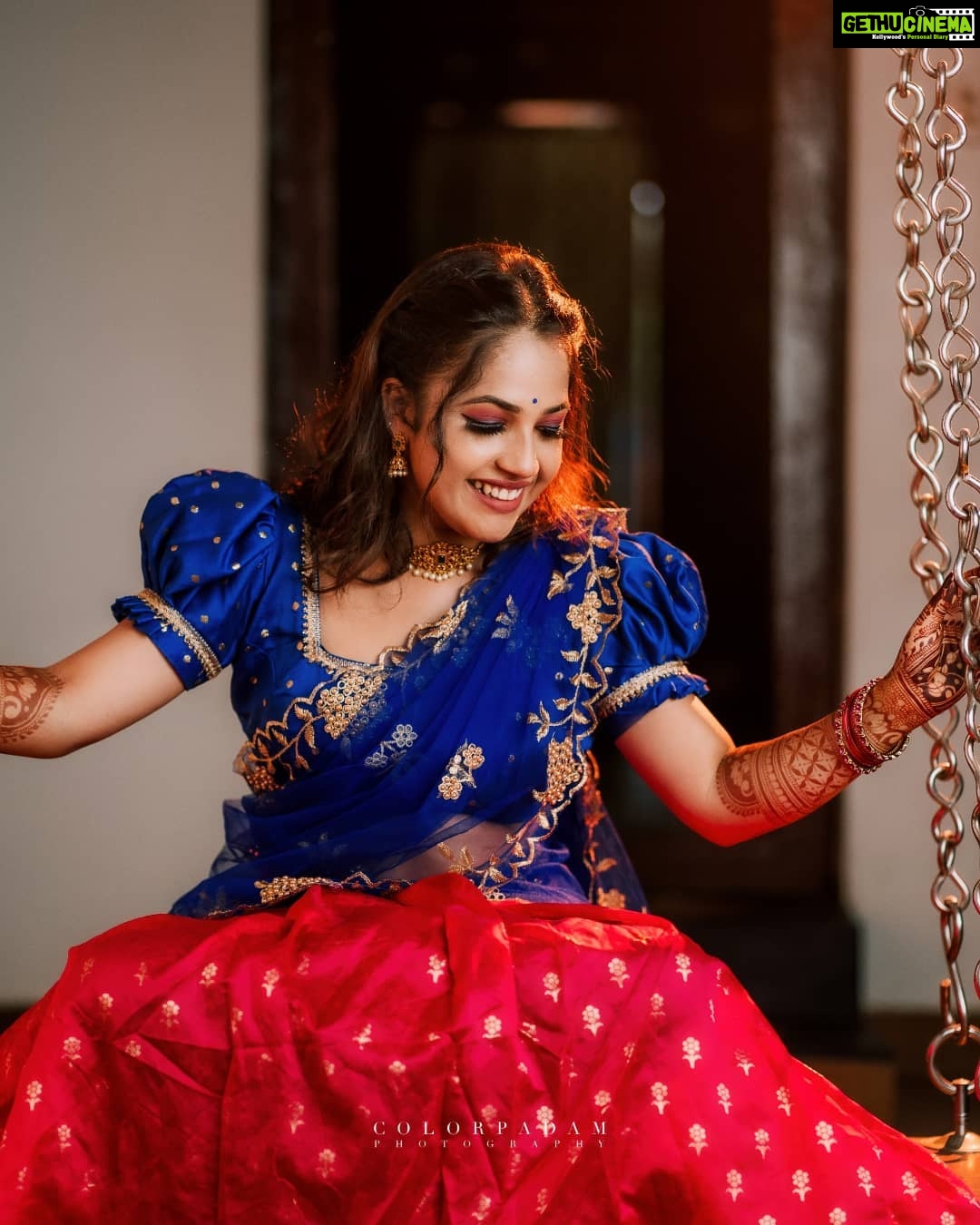 Amrutha Nair Instagram - 400k❤ 😘 കേരളപിറവി ആശംസകൾ ❤ Attire @zaaya_h 📸@colorpadam_photography 💄@brides_of_deepthi Mehandhi @hennabyfathimasubair #Amruthanair#actor #photo #photoshoot #modelsofinstagram #mode #model #makeupartist #motivationalquotes Karamana