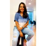 Amrutha Nair Instagram - മാറേണ്ടത് പെണ്ണല്ല. പെണ്ണിനോടുള്ള സമൂഹത്തിന്റെ കാഴ്ചപ്പാടാണ്.🥰 Hair style @sinima_salon @stephinumesh 👚@fashionavataarstore 👖@fashion_store__4567 👟@monuz_world_ Sinima Salon Kadavanthra