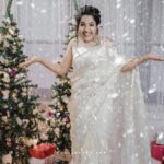 Amrutha Nair Instagram - Wishing you and yours a holly jolly Christmas ♥️ Attire @gsensemble_official 📸 @travncoreads @jithuthampifm MUA @brides_of_deepthi