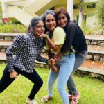 Amrutha Nair Instagram - ❤Ma girls ❤😘 @megha_mathew_ @rahimanreneesha @ammuzz_amrutha @shilpamartin_offi @arundhathii_nairr 👚@kappa_fashn Springdale Heritage