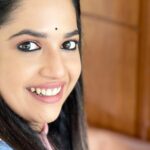 Amrutha Nair Instagram - ❤ഒരു ചെറു പുഞ്ചിരിയിൽ തീരാവുന്ന പരിഭവങ്ങളാണ് പലതും... പക്ഷെ.... ആരും ചിന്തിക്കാറില്ല , കാരണം ഒരു ചിരിയേക്കാൾ വലിതാണ് അഭിമാനം 🥰 📸@anandnarayan.official Thiruvananthapuram, Kerala, India