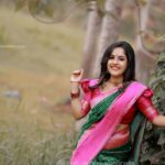 Amrutha Nair Instagram - തന്ത്രികൾ മീട്ടും കാറ്റിൻ തലോടലിൽ സ്വയം മറന്നിരിക്കും പവിഴമാം മിഴികളെ നീയെത്ര സൗരഭി ❤.. Attire @g_g_.official MUA @eternalmakeovers 📸 @syam_muralee_photography Neckpiece @peacherino.collections Thiruvananthapuram, Kerala, India