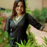 Amrutha Nair Instagram - 🖤Few things in the world are more powerful than a positive push. A smile. A word of optimism and hope❤ 👗@dezignerzclub