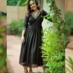 Amrutha Nair Instagram - 🖤Few things in the world are more powerful than a positive push. A smile. A word of optimism and hope❤ 👗@dezignerzclub