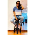 Amrutha Nair Instagram - മാറേണ്ടത് പെണ്ണല്ല. പെണ്ണിനോടുള്ള സമൂഹത്തിന്റെ കാഴ്ചപ്പാടാണ്.🥰 Hair style @sinima_salon @stephinumesh 👚@fashionavataarstore 👖@fashion_store__4567 👟@monuz_world_ Sinima Salon Kadavanthra