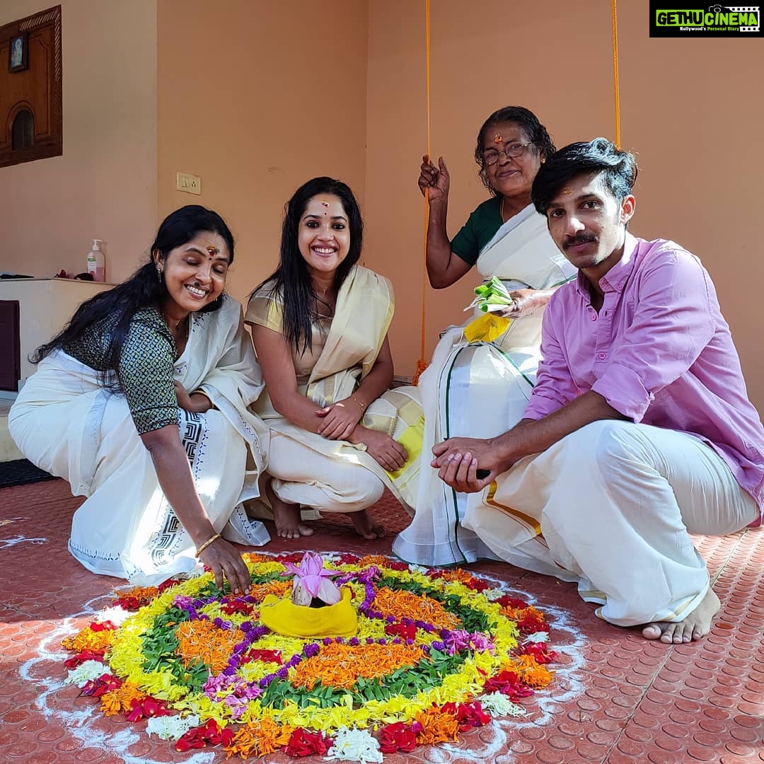Amrutha Nair Instagram - എല്ലാർക്കും എന്റെ ഹൃദയം നിറഞ്ഞ ഓണം ആശംസകൾ ❤❤😘 @amal.nair_ Thiruvananthapuram, Kerala, India