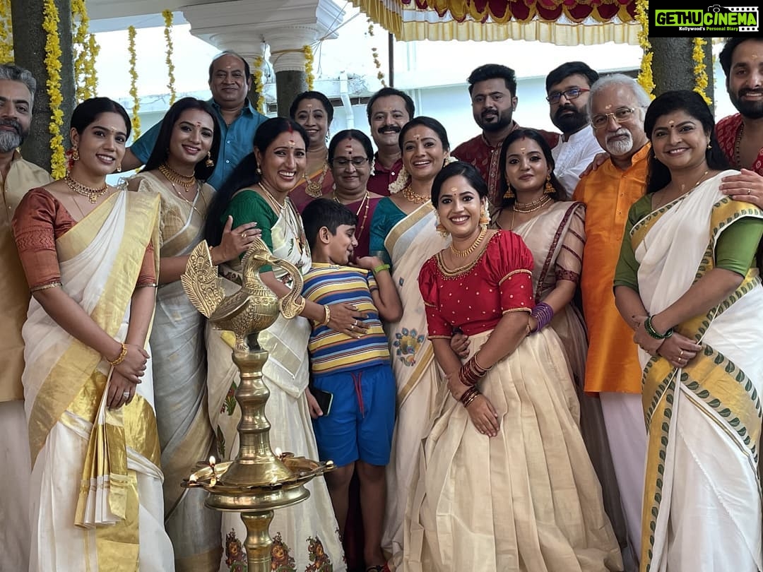 Amrutha Nair - 35.1K Likes - Team❤❤😘 @officialmeeravasudevan @kkmenonz @noobin_johny @anandnarayan.official @menon1069 @manju_satheesh_