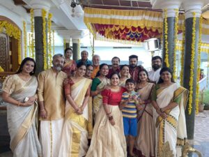 Amrutha Nair Instagram - Team❤❤😘 @officialmeeravasudevan @kkmenonz @noobin_johny @anandnarayan.official @menon1069 @manju_satheesh_