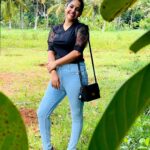 Amrutha Nair Instagram - ❤Life is hard but not impossible have a wonderful day 🎈🥰 👕 @trendy_tex_ 👖 @fashionwithfusion 👜 @anoma_clothing (special gift ❤😘) Thiruvananthapuram, Kerala, India