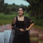 Amrutha Nair Instagram - 300k Family ❤❤❤❤Thank u all❤❤❤😘😘😘😘😘😘😘 Pic @vipinjkumar Outfit @yaradesigners Thiruvananthapuram, Kerala, India