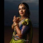 Amrutha Nair Instagram - പുഞ്ചിരിയാൽ നീയെഴുതിയ ചരിതത്തിൽ ചായങ്ങൾ മൗനം കൊണ്ട് പൂർണതയേകി❤❤ Pic @colorpadam_photography @vipinjkumar MUA @blushingtone_beauty_salon Trivandrum, India