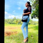 Amrutha Nair Instagram - ❤Life is hard but not impossible have a wonderful day 🎈🥰 👕 @trendy_tex_ 👖 @fashionwithfusion 👜 @anoma_clothing (special gift ❤😘) Thiruvananthapuram, Kerala, India