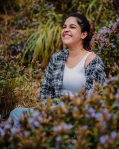 Amrutha Nair Instagram - പന്ത്രണ്ടു ആണ്ടു കഴിഞ്ഞിട്ടായാലും വെയിൽ വീണ കുന്നിൽ ചെരുവിൽ വർഷങ്ങൾ മഴപെയ്ത ചാലുകളിൽ പാതിരാ നിലാവിനെ വെല്ലുന്ന നിറത്തിൽ നീലക്കുറിഞ്ഞി പൂത്തുനിൽക്കാറുണ്ട്♥️

#munnar #post #instagram #viral #neelakurinji