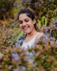 Amrutha Nair Instagram - പന്ത്രണ്ടു ആണ്ടു കഴിഞ്ഞിട്ടായാലും വെയിൽ വീണ കുന്നിൽ ചെരുവിൽ വർഷങ്ങൾ മഴപെയ്ത ചാലുകളിൽ പാതിരാ നിലാവിനെ വെല്ലുന്ന നിറത്തിൽ നീലക്കുറിഞ്ഞി പൂത്തുനിൽക്കാറുണ്ട്♥️

#munnar #post #instagram #viral #neelakurinji